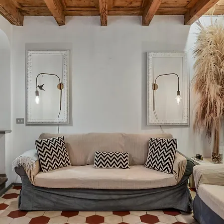 Bloomhouse Di Charme Centro Storico Lägenhet